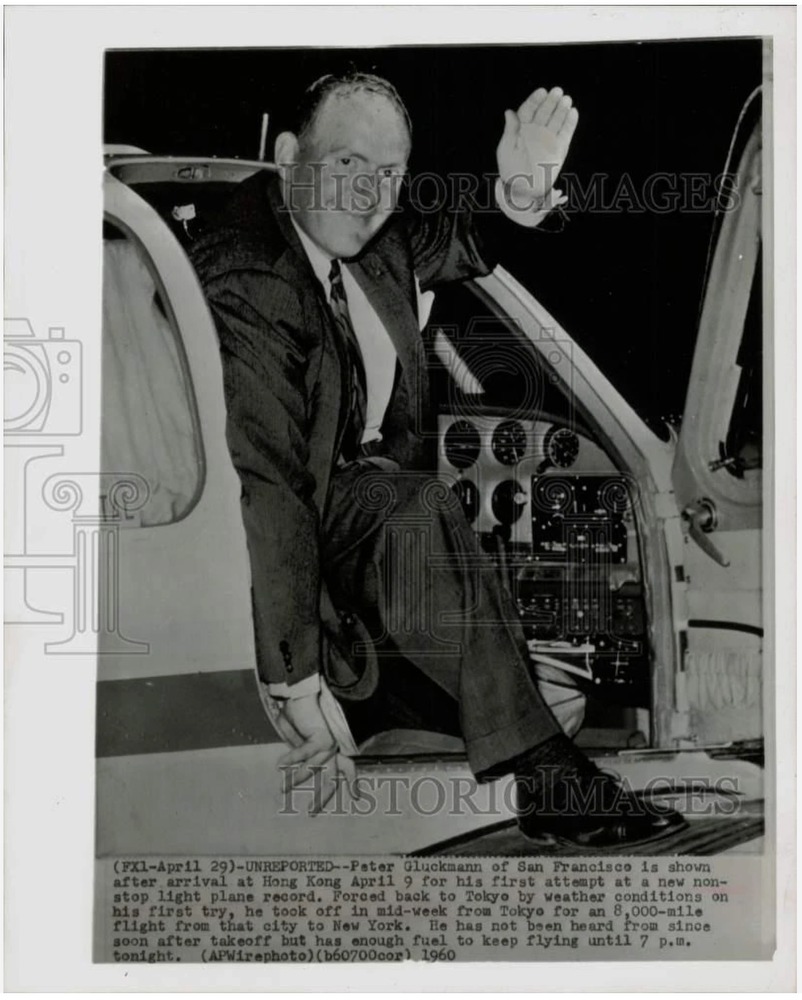 Gluckmann%20waving%20from%20Bonanza%20in%20Hong%20Kong.JPG